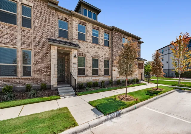 Photo 1 of Townhouse for sale at 8321 Bayside Dr, Rowlett, TX 75088 | MLS# 21347056 | Listing updated on 2026-09-30