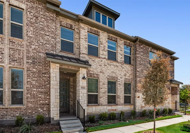 Photo 2 of Townhouse for sale at 8321 Bayside Dr, Rowlett, TX 75088 | MLS# 21347056 | Listing updated on 2026-09-30