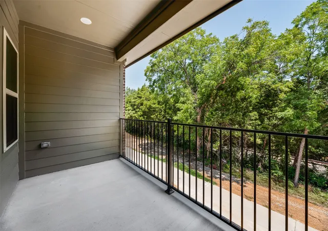 Photo 3 of Townhouse for sale at 8321 Bayside Dr, Rowlett, TX 75088 | MLS# 21347056 | Listing updated on 2026-09-30