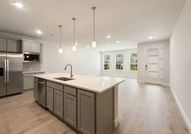 Photo 4 of Townhouse for sale at 8321 Bayside Dr, Rowlett, TX 75088 | MLS# 21347056 | Listing updated on 2026-09-30