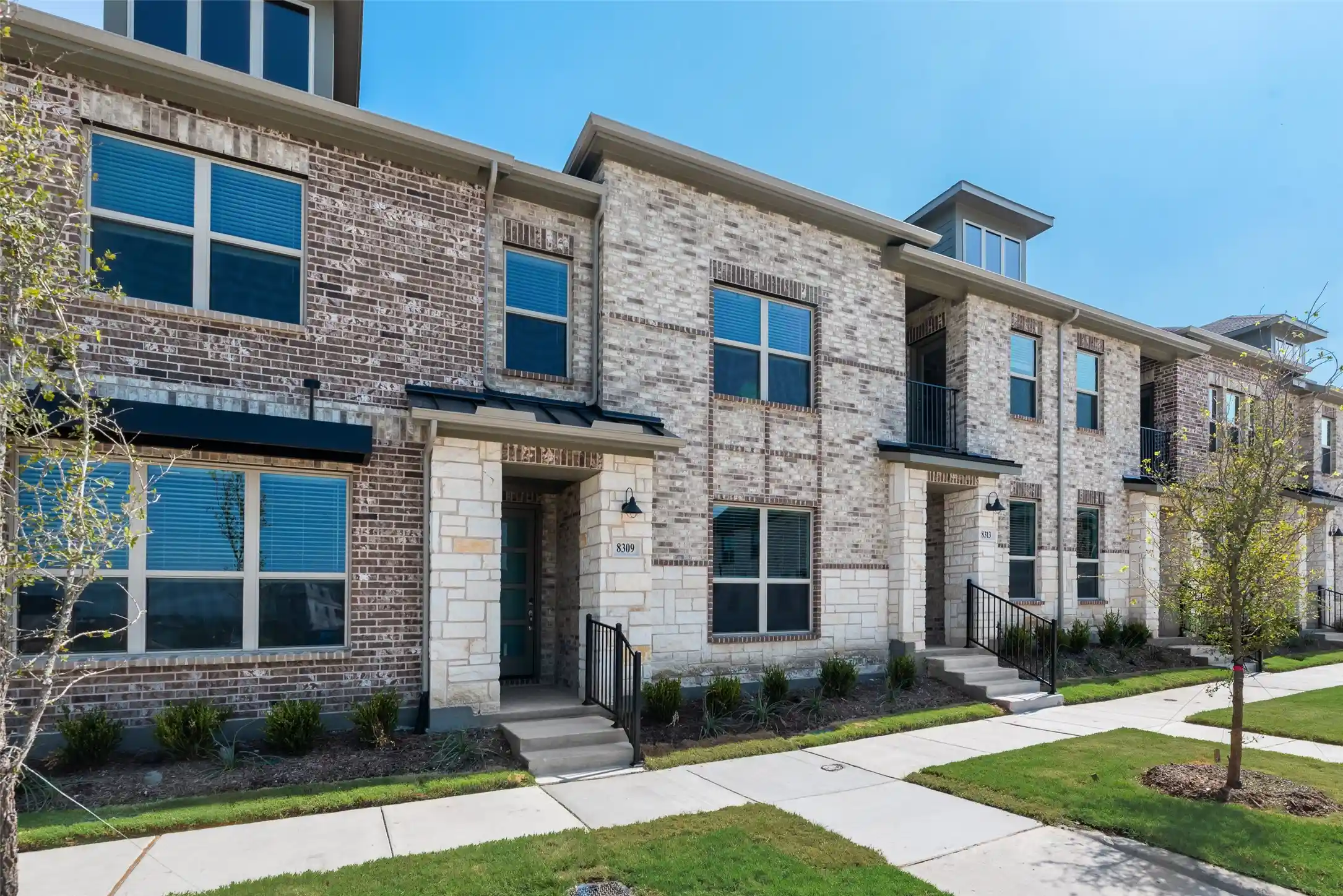 Townhouse for sale at 8309 Bayside Dr, Rowlett, TX 75088 | MLS# 21347040