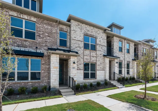 Photo 1 of Townhouse for sale at 8309 Bayside Dr, Rowlett, TX 75088 | MLS# 21347040 | Listing updated on 2026-09-30