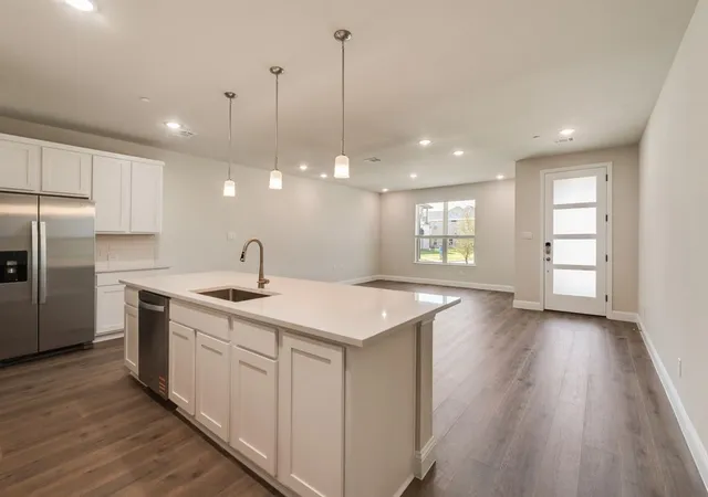 Photo 4 of Townhouse for sale at 8309 Bayside Dr, Rowlett, TX 75088 | MLS# 21347040 | Listing updated on 2026-09-30