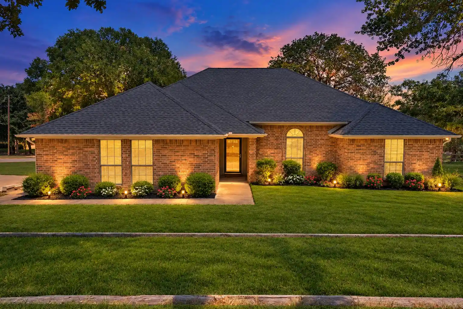 Photo 1 of Single family home for sale at 113 Cottonwood Ct, Hudson Oaks, TX 76087 | MLS# 21346477 | Listing updated on 2026-10-29