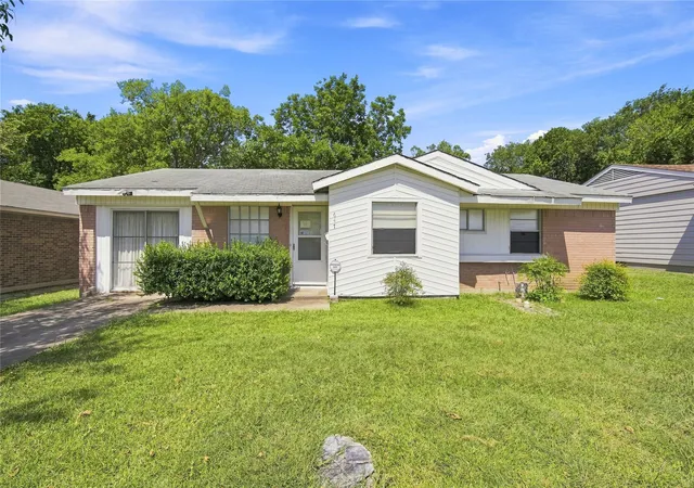 1st image of 647 Power Dr, Duncanville, TX 75116 | MLS# 21344006