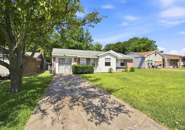2nd image of 647 Power Dr, Duncanville, TX 75116 | MLS# 21344006