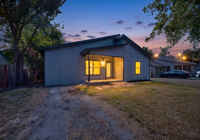 Photo 1 of Sale Pending at 2946 Darby Dr, Dallas, TX 75227 | MLS# 21346507 | Listing updated on 2026-08-27