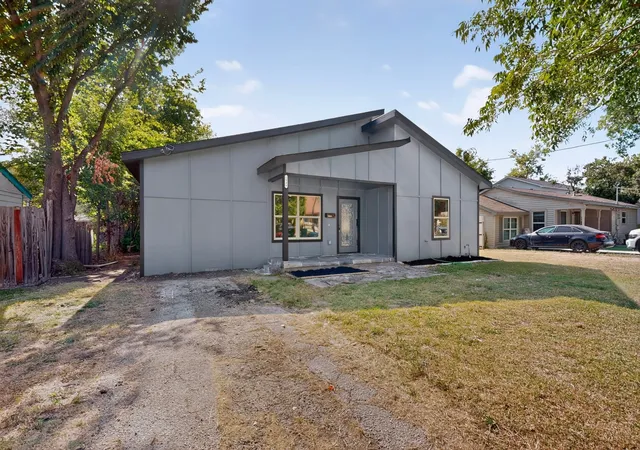 Photo 2 of Sale Pending at 2946 Darby Dr, Dallas, TX 75227 | MLS# 21346507 | Listing updated on 2026-08-27