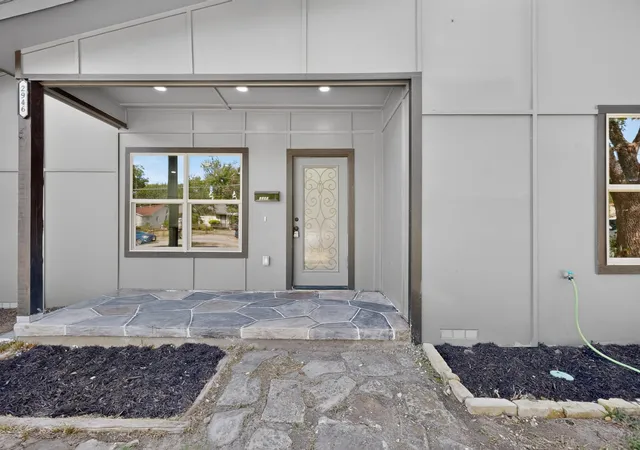 Photo 4 of Sale Pending at 2946 Darby Dr, Dallas, TX 75227 | MLS# 21346507 | Listing updated on 2026-08-27