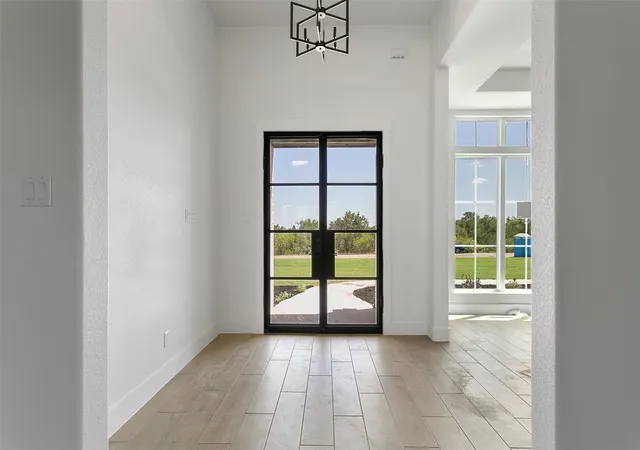 Photo 3 of Single family home for sale at 4040 Overlook Wy, Weatherford, TX 76085 | MLS# 21347701 | Listing updated on 2026-08-27