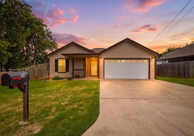 1st image of 114 Wade St, Whitesboro, TX 76273 | MLS# 21340987