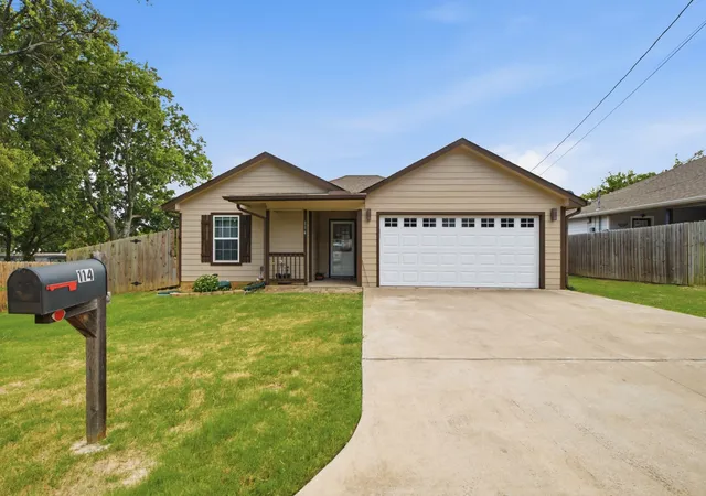2nd image of 114 Wade St, Whitesboro, TX 76273 | MLS# 21340987
