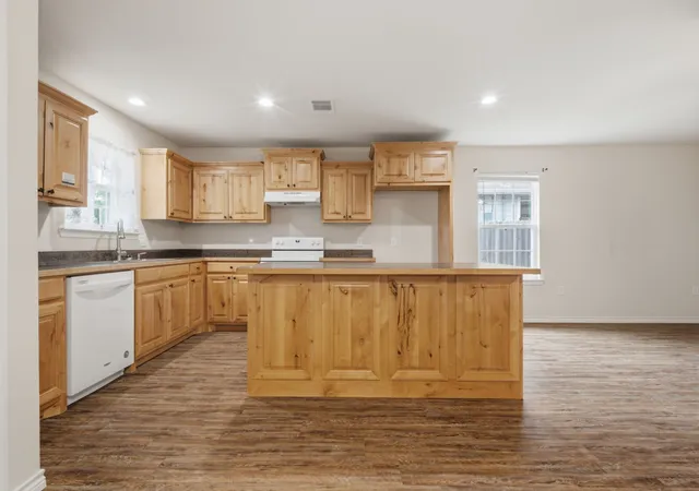 Photo 3 of Single family home for sale at 114 Wade St, Whitesboro, TX 76273 | MLS# 21340987 | Listing updated on 2026-09-02