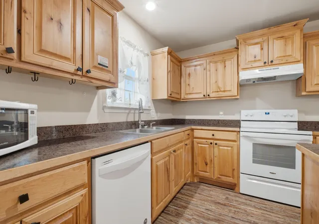 Photo 4 of Single family home for sale at 114 Wade St, Whitesboro, TX 76273 | MLS# 21340987 | Listing updated on 2026-09-02
