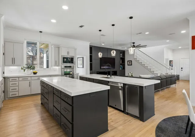 Photo 3 of Mansion for sale at 902 Independence Pkwy, Southlake, TX 76092 | MLS# 21345872 | Listing updated on 2026-10-04