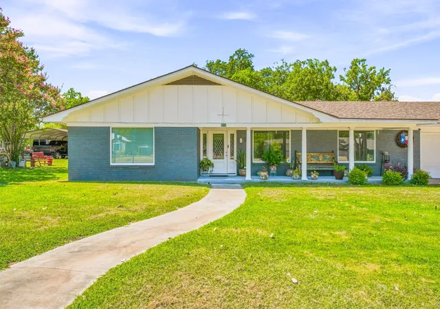 Photo 1 of Single family home for sale at 816 S Texas St, De Leon, TX 76444 | MLS# 21347524 | Listing updated on 2026-08-16