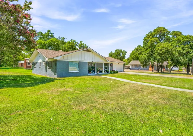 Photo 3 of Single family home for sale at 816 S Texas St, De Leon, TX 76444 | MLS# 21347524 | Listing updated on 2026-08-16