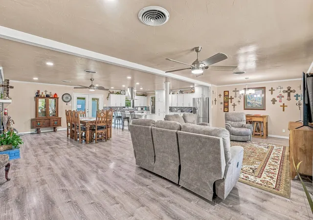 Photo 3 of Single family home for sale at 816 S Texas St, De Leon, TX 76444 | MLS# 21347524 | Listing updated on 2026-08-16