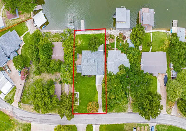 Photo 3 of Single family home for sale at 4620 E Holiday Estates Ct, Granbury, TX 76049 | MLS# 21346327 | Listing updated on 2026-08-18