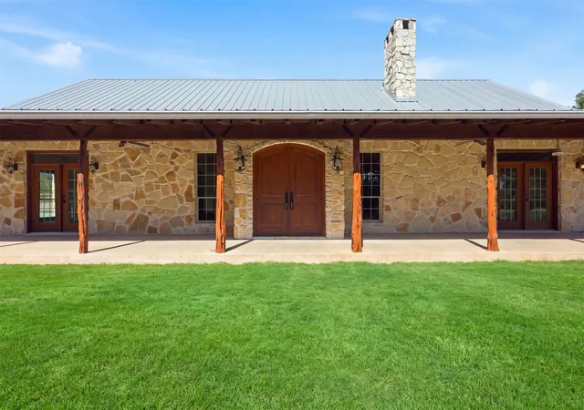 Photo 3 of Single family home for sale at 1070 S Reno Rd, Springtown, TX 76082 | MLS# 21344122 | Listing updated on 2026-10-08