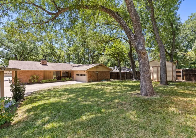3rd image of 1611 Phyllis Ct, Irving, TX 75060 | MLS# 21342484