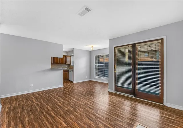 Photo 3 of Condo for sale at 1908 Cloisters Dr #511, Arlington, TX 76011 | MLS# 21347452 | Listing updated on 2026-09-26