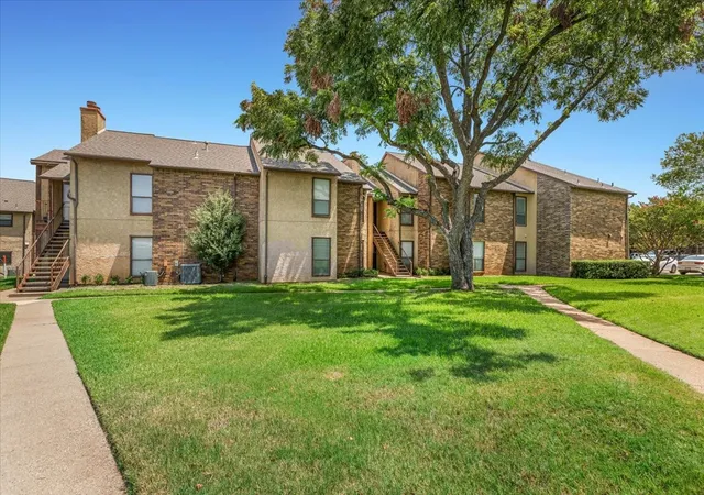 Photo 3 of Condo for sale at 1908 Cloisters Dr #511, Arlington, TX 76011 | MLS# 21347452 | Listing updated on 2026-09-26