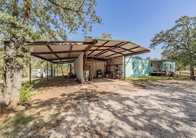Photo 2 of Single family home for sale at 417 Wood River Rd, Millsap, TX 76066 | MLS# 21347806 | Listing updated on 2026-09-28