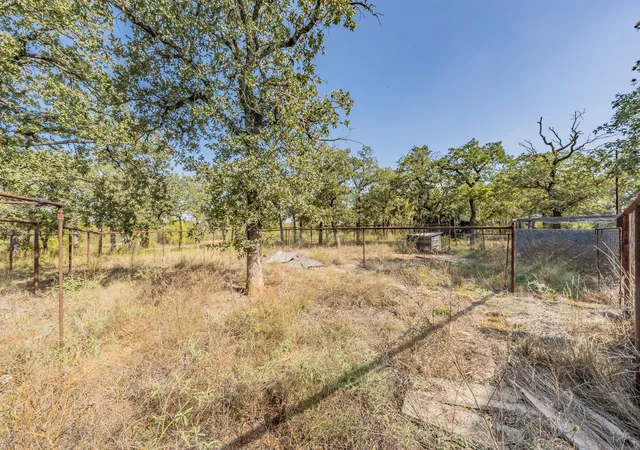 Photo 4 of Single family home for sale at 417 Wood River Rd, Millsap, TX 76066 | MLS# 21347806 | Listing updated on 2026-09-28