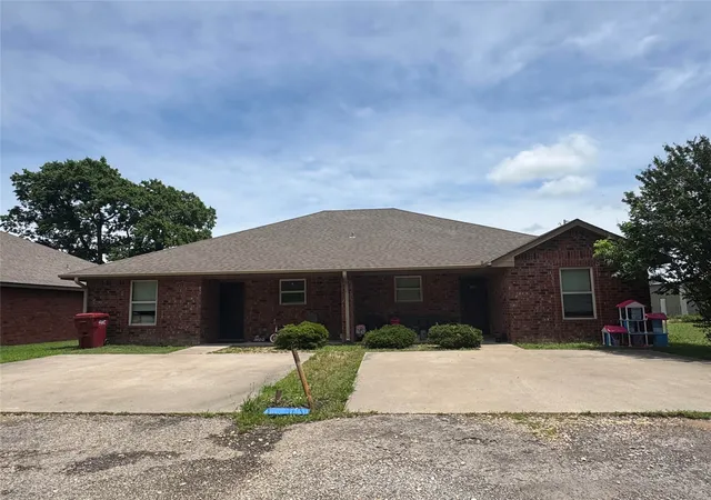 1st image of 160 Bell St, Blossom, TX 75416 | MLS# 21347707