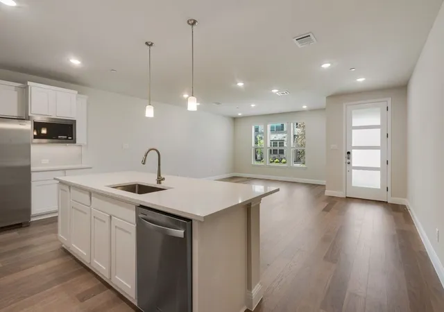 Photo 3 of Townhouse for sale at 8317 Bayside Dr, Rowlett, TX 75088 | MLS# 21347049 | Listing updated on 2026-09-30