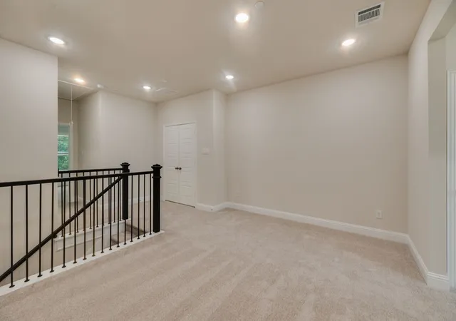 Photo 4 of Townhouse for sale at 8317 Bayside Dr, Rowlett, TX 75088 | MLS# 21347049 | Listing updated on 2026-09-30