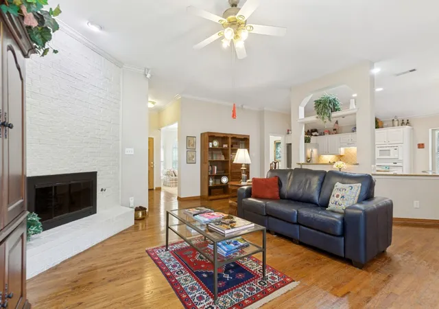 2nd image of 609 Weeping Willow Rd, Garland, TX 75044 | MLS# 21347809