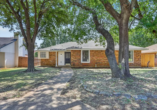 Photo 1 of Sale Pending at 1830 Hillcroft Dr, Duncanville, TX 75137 | MLS# 21308935 | Listing updated on 2026-08-28