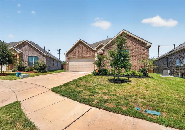 Photo 2 of Sale Pending at 1432 Reunion Dr, Crandall, TX 75114 | MLS# 21347834 | Listing updated on 2026-09-27