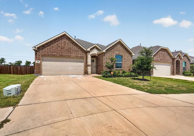 Photo 3 of Sale Pending at 1432 Reunion Dr, Crandall, TX 75114 | MLS# 21347834 | Listing updated on 2026-09-27