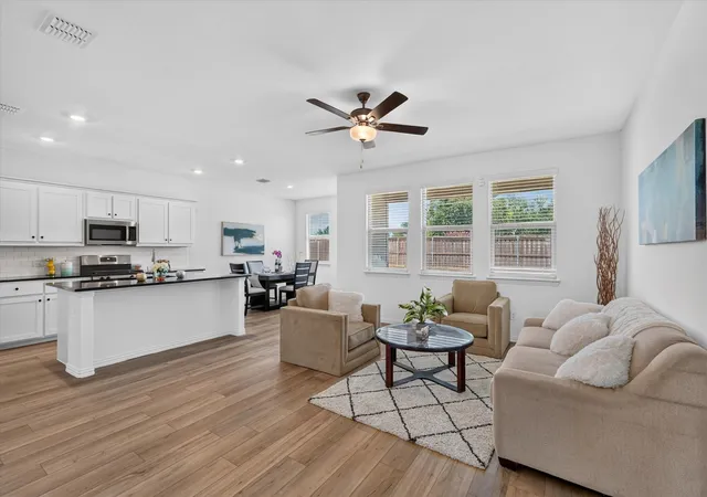 Photo 3 of Sale Pending at 1432 Reunion Dr, Crandall, TX 75114 | MLS# 21347834 | Listing updated on 2026-09-27