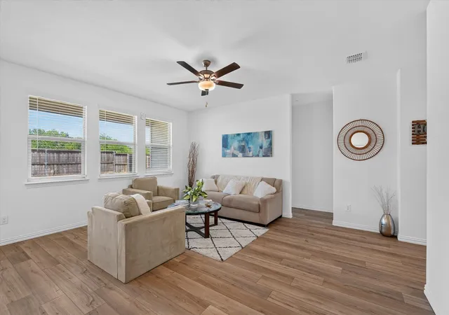 Photo 4 of Sale Pending at 1432 Reunion Dr, Crandall, TX 75114 | MLS# 21347834 | Listing updated on 2026-09-27