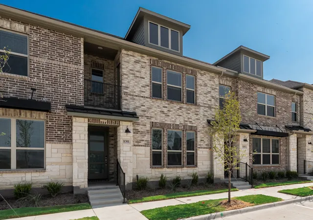 Townhouse for sale at 8301 Bayside Dr, Rowlett, TX 75088 | MLS# 21347030
