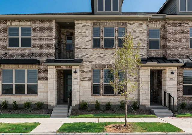 Photo 2 of Townhouse for sale at 8301 Bayside Dr, Rowlett, TX 75088 | MLS# 21347030 | Listing updated on 2026-09-30