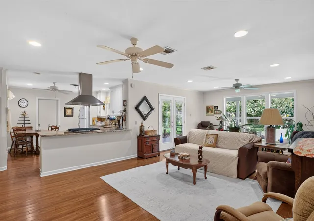Photo 1 of Single family home for sale at 326 Meadowbrook Ln, Shreveport, LA 71105 | MLS# 21347786 | Listing updated on 2026-10-03