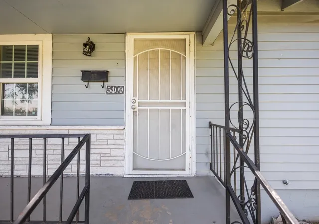 Photo 3 of Single family home for sale at 5409 Old Handley Rd, Fort Worth, TX 76112 | MLS# 21340122 | Listing updated on 2026-09-23