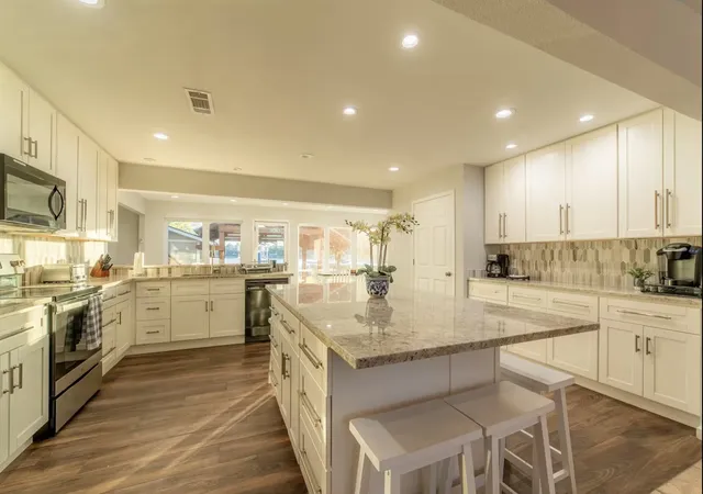 Photo 3 of Single family home for sale at 6771 Briar Rd, Azle, TX 76020 | MLS# 21346439 | Listing updated on 2026-08-20