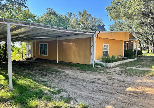 Photo 2 of Single family home for sale at 6904 Clover Leaf Dr, Brownwood, TX 76801 | MLS# 21347497 | Listing updated on 2026-09-15