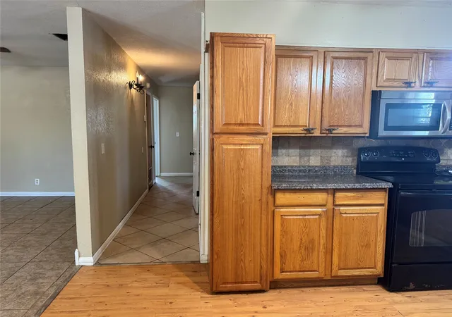 Photo 3 of Single family home for sale at 6904 Clover Leaf Dr, Brownwood, TX 76801 | MLS# 21347497 | Listing updated on 2026-09-15