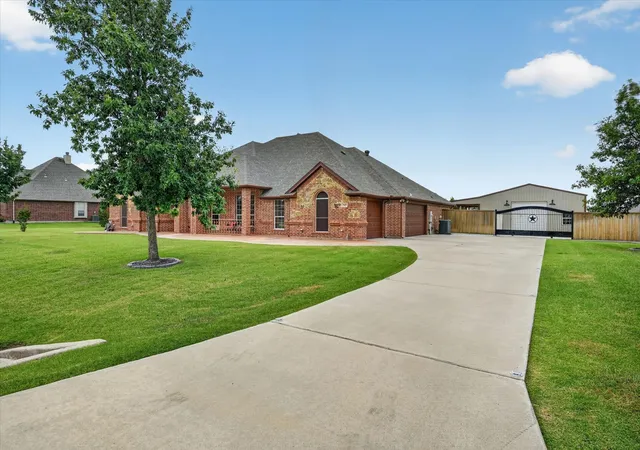 Photo 1 of Single family home for sale at 7915 Stone Ridge Dr, Justin, TX 76247 | MLS# 21343709 | Listing updated on 2026-10-08