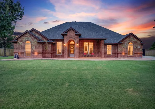 Photo 2 of Single family home for sale at 7915 Stone Ridge Dr, Justin, TX 76247 | MLS# 21343709 | Listing updated on 2026-10-08