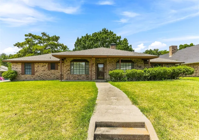Photo 1 of Single family home for sale at 1610 Archer Cir, Sherman, TX 75092 | MLS# 21342704 | Listing updated on 2026-10-07