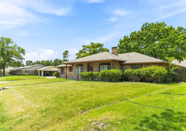 Photo 2 of Single family home for sale at 1610 Archer Cir, Sherman, TX 75092 | MLS# 21342704 | Listing updated on 2026-10-07