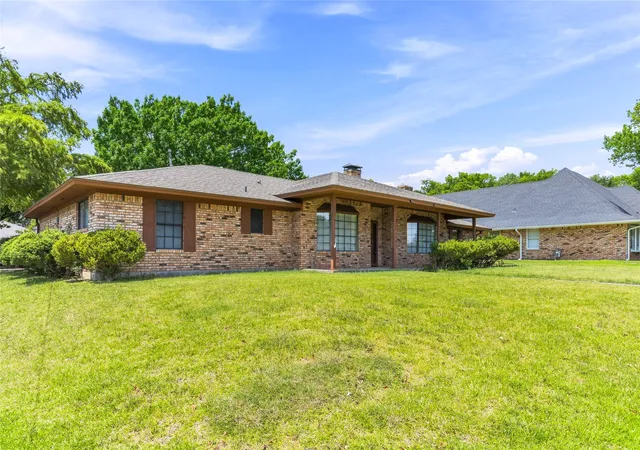 Photo 3 of Single family home for sale at 1610 Archer Cir, Sherman, TX 75092 | MLS# 21342704 | Listing updated on 2026-10-07